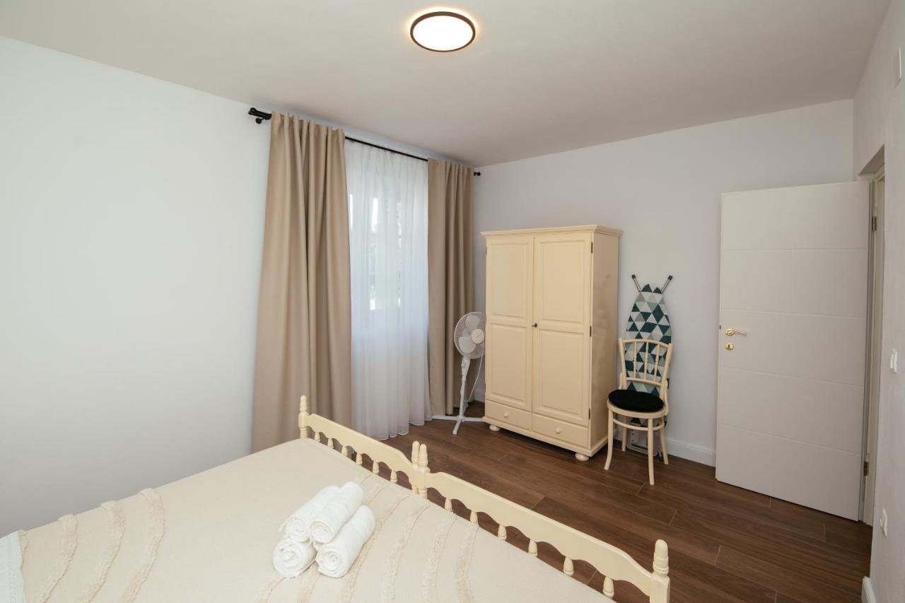 Appartement Barbarossa à Sveti Filip i Jakov Extérieur photo